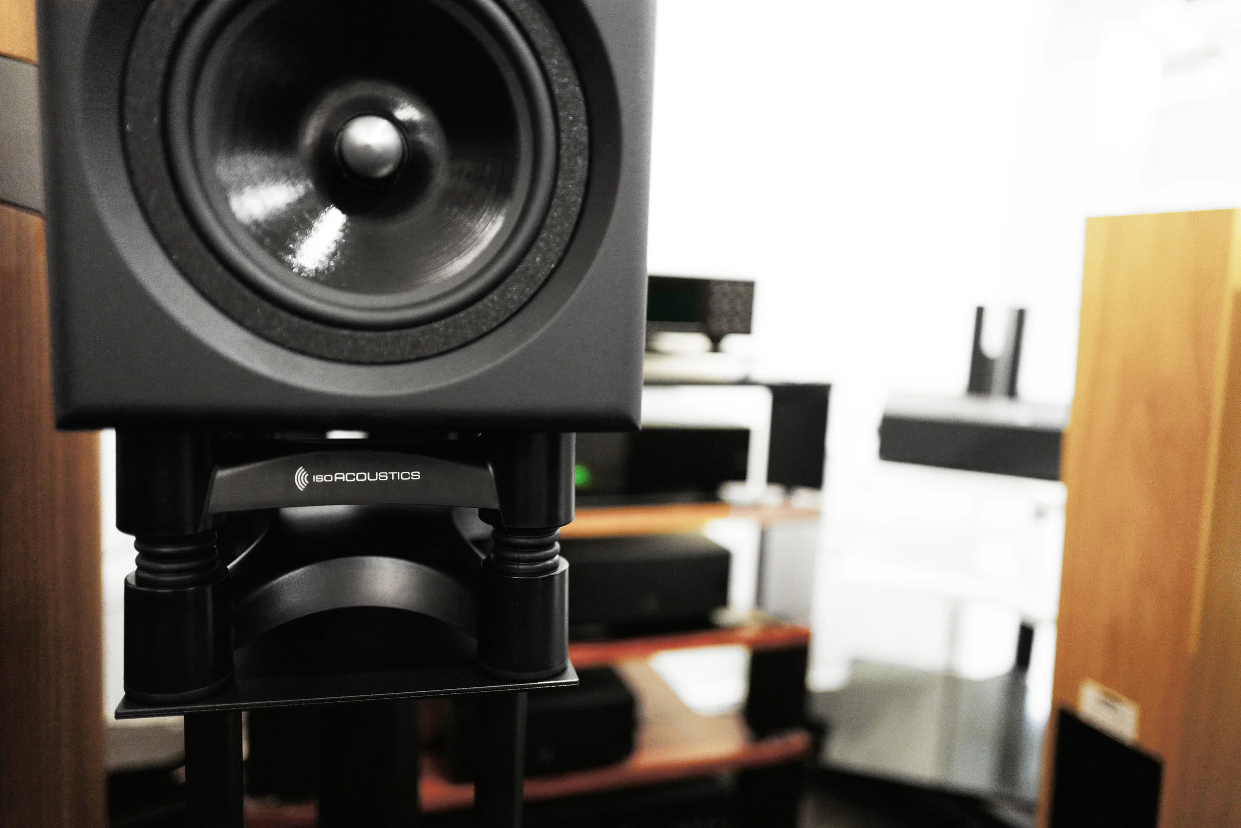 isoacoustics 130