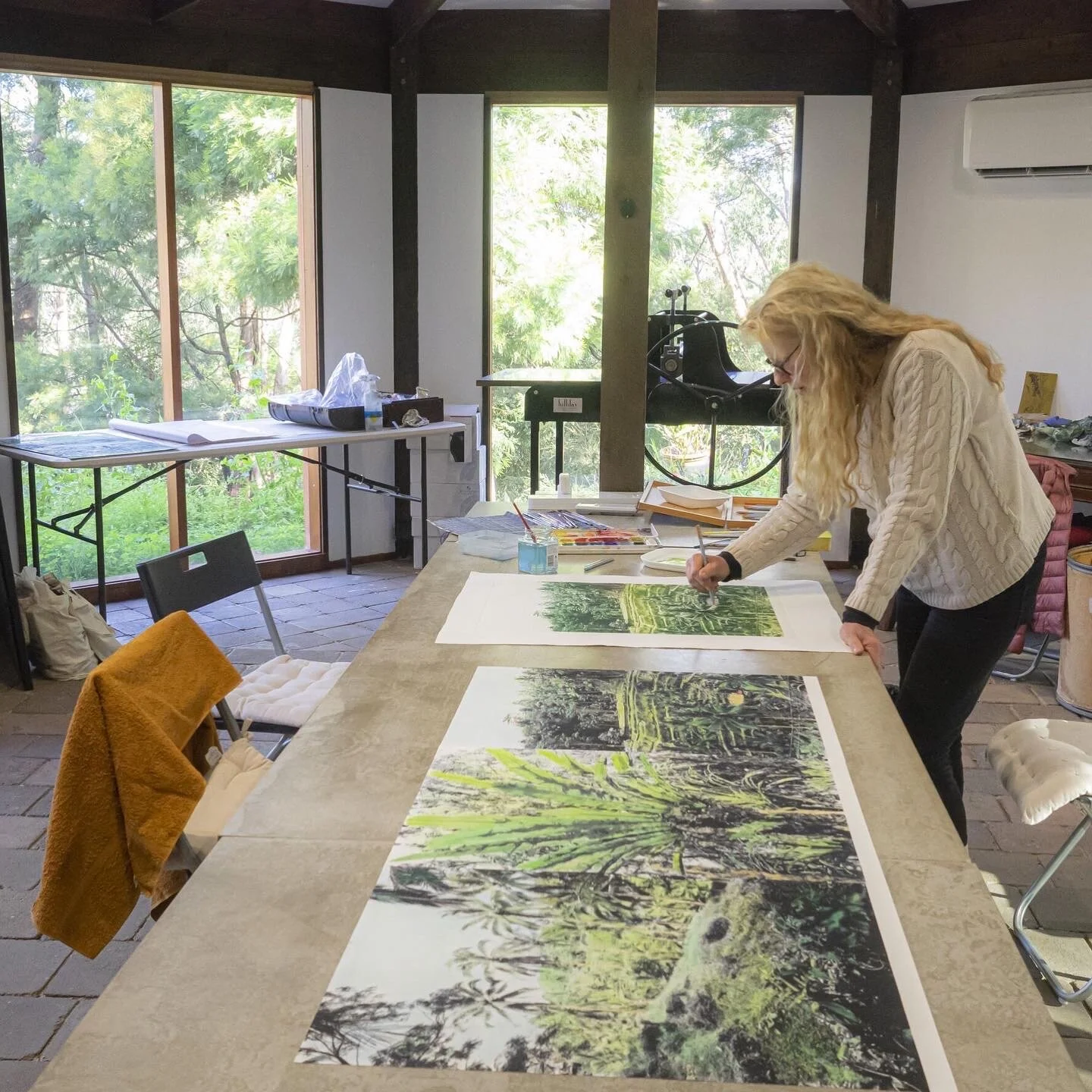 Susan working at Baldessin Studio during her 2020 residency.