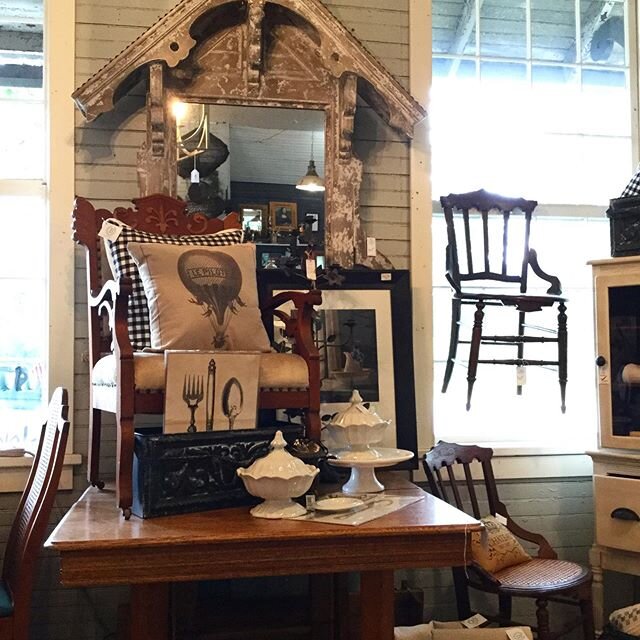 French country goodness from @bestowheartandhome  at the shop. Cue cozy music and charm. .
.
.
.
.
#frenchcountrycottage #shoplocal #shopthelook #shopthestation #vintage #antiques #flatheadvalley #antiqueshop #homedecor #interiordesign #cozy #country