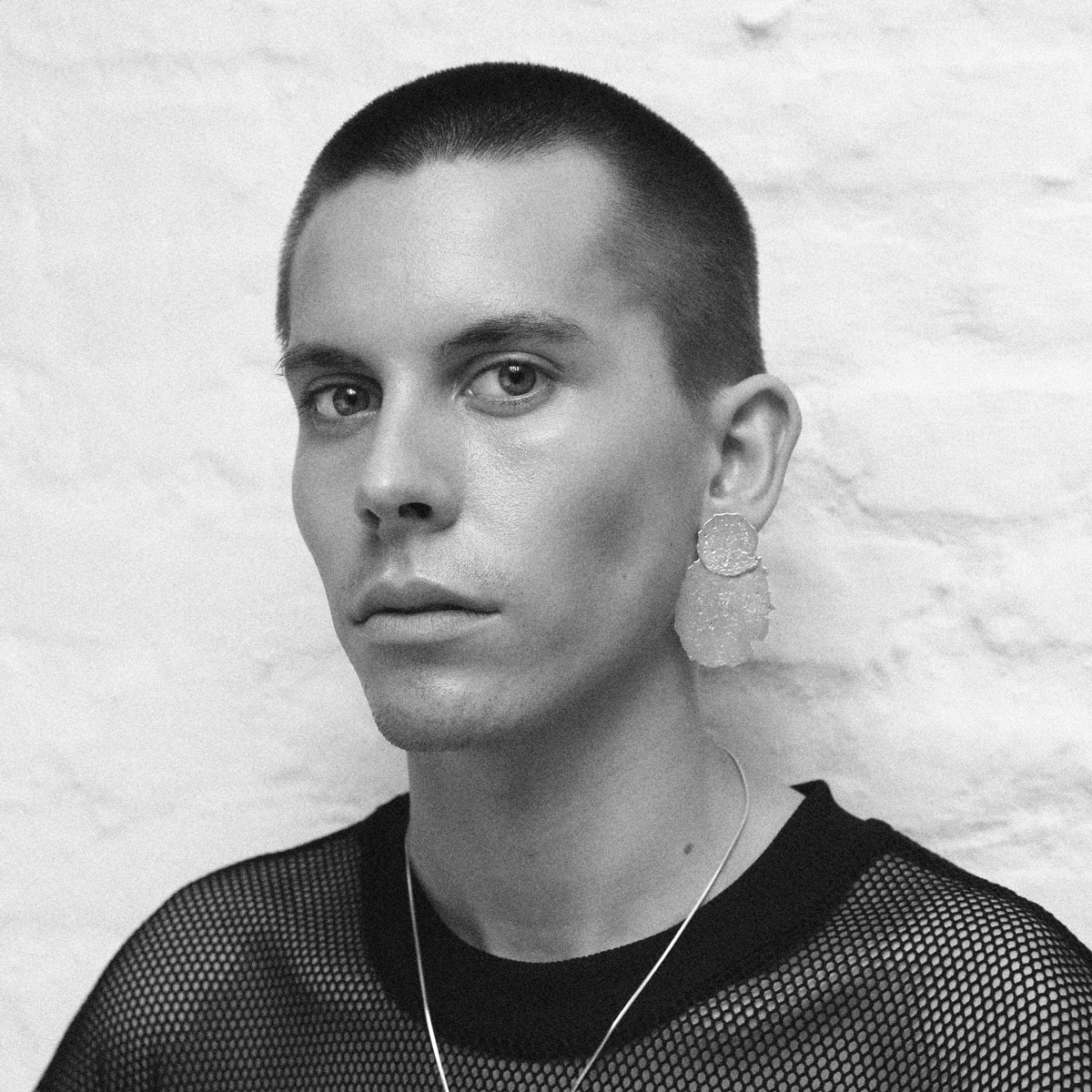 emil-persuede-big-crude-ear-stud-tryon-visual.png