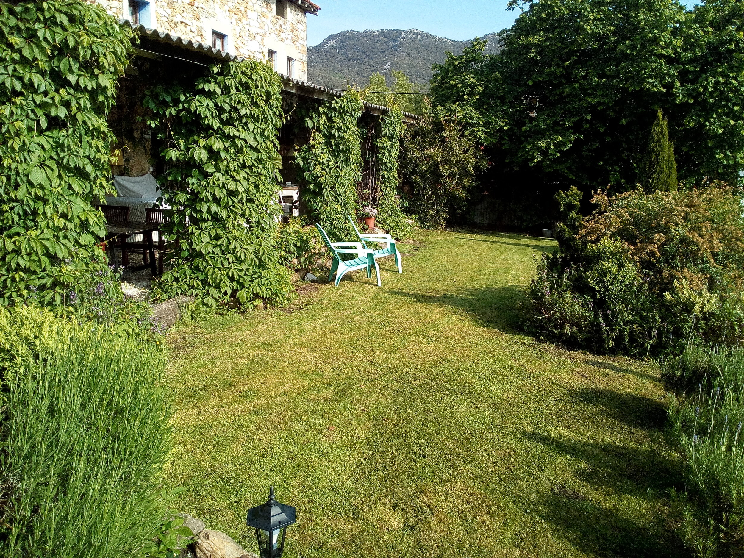 casa-rural-alquiler-airbnb-completo-grupo-familia-bizkaia-cantabria-balmaseda-amaloka.jpg