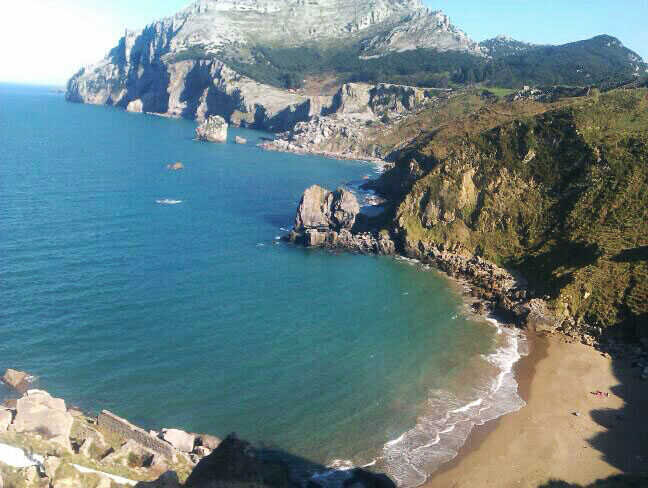 vacaciones-turismo-rural-costa-cantabria-playa-casa-familia-san-julian-liendo.jpg