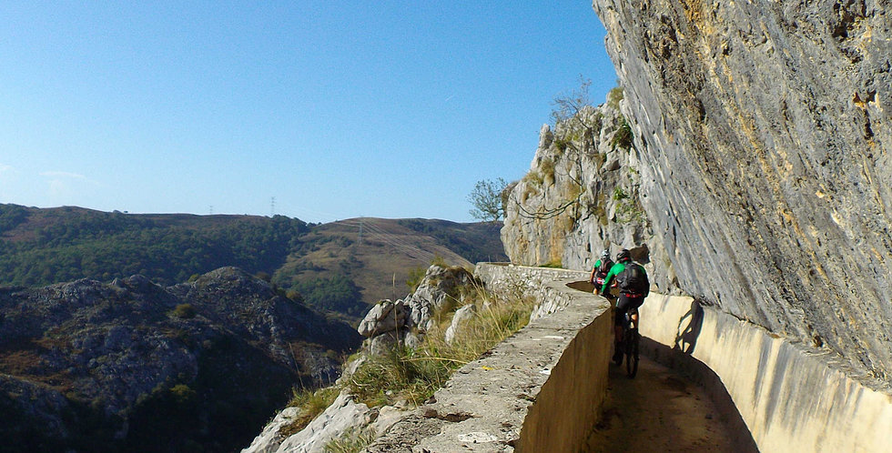 turismo-rural-casa-familia-playa-montaña-bizkaia-boscque-parque-natural-canal-del-juncal-btt.jpg