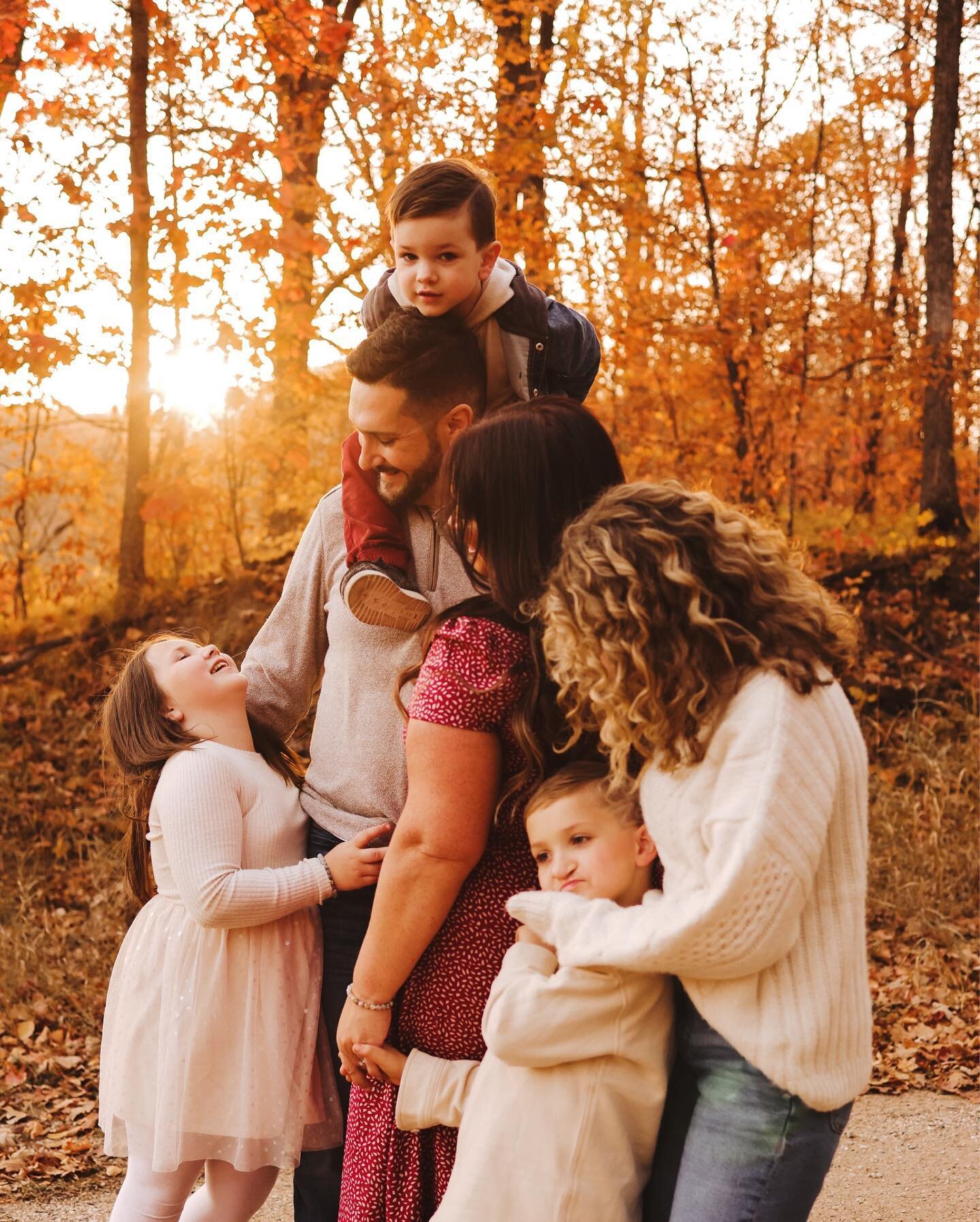 it&rsquo;s always an honor and a privilege to photograph another photographer🥹🫶🏻🧡⁣
⁣
⁣
⁣
⁣
⁣
⁣
#mnfamilyphotographer #mnphotographer #momentsovermountains #loveintentionally #bec