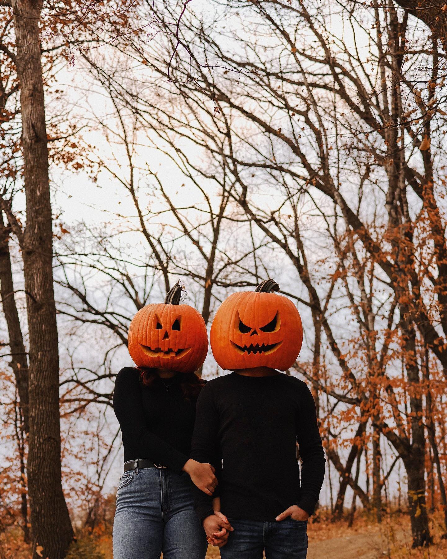 happy Halloween🎃👻☠️⁣
⁣
⁣
⁣
⁣
⁣
⁣
⁣
#spookyszn #mnphotographer #mnweddingphotographer #minnesotaphotographer #autumnaesthetic