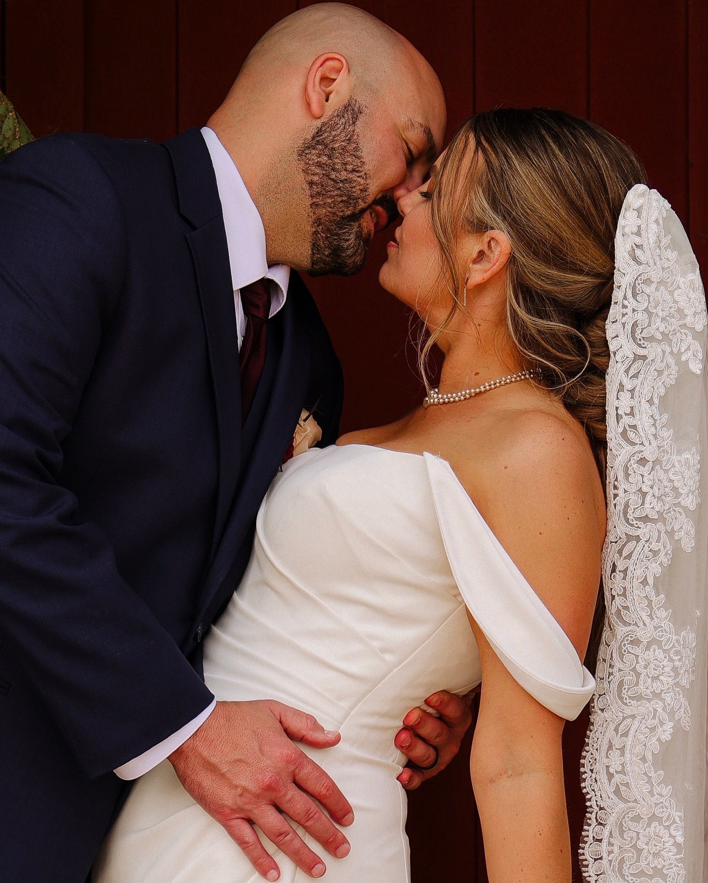 Josh &amp; Bre🧡✨🪩

hair &amp; makeup: @hair.by.misskatelyn 
venue: @carloscreekwinery

#weddingphotographer #mnweddingphotographer #minnesotaweddingphotographer