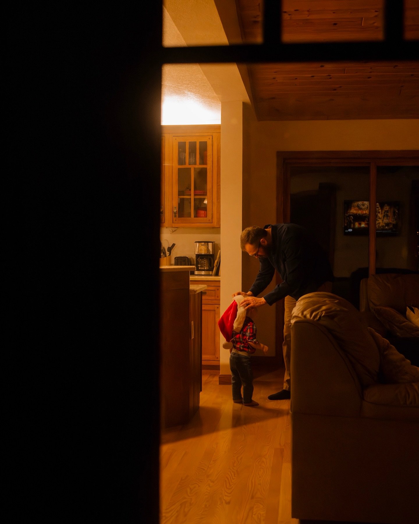 it&rsquo;s beginning to look a lot like Christmas&hellip;🎄🎁✨

#mnphotographer #familyphotographer #mnfamilyphotographer #minnesotaphotographer #christmasphotoshoot #nostalgicphotography #cinematicphoto