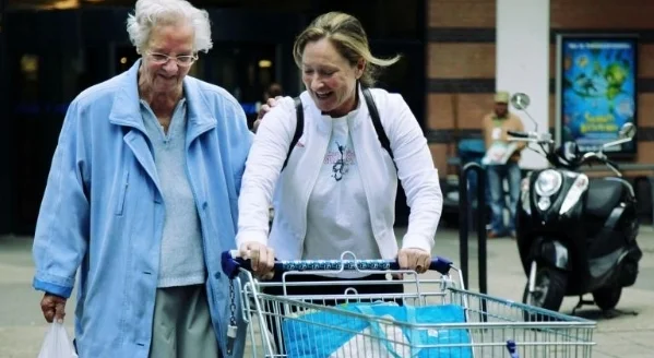 “Door de vaste hulpmomenten is er structuur in mijn moeders leven. Alles gaat nu makkelijker.”