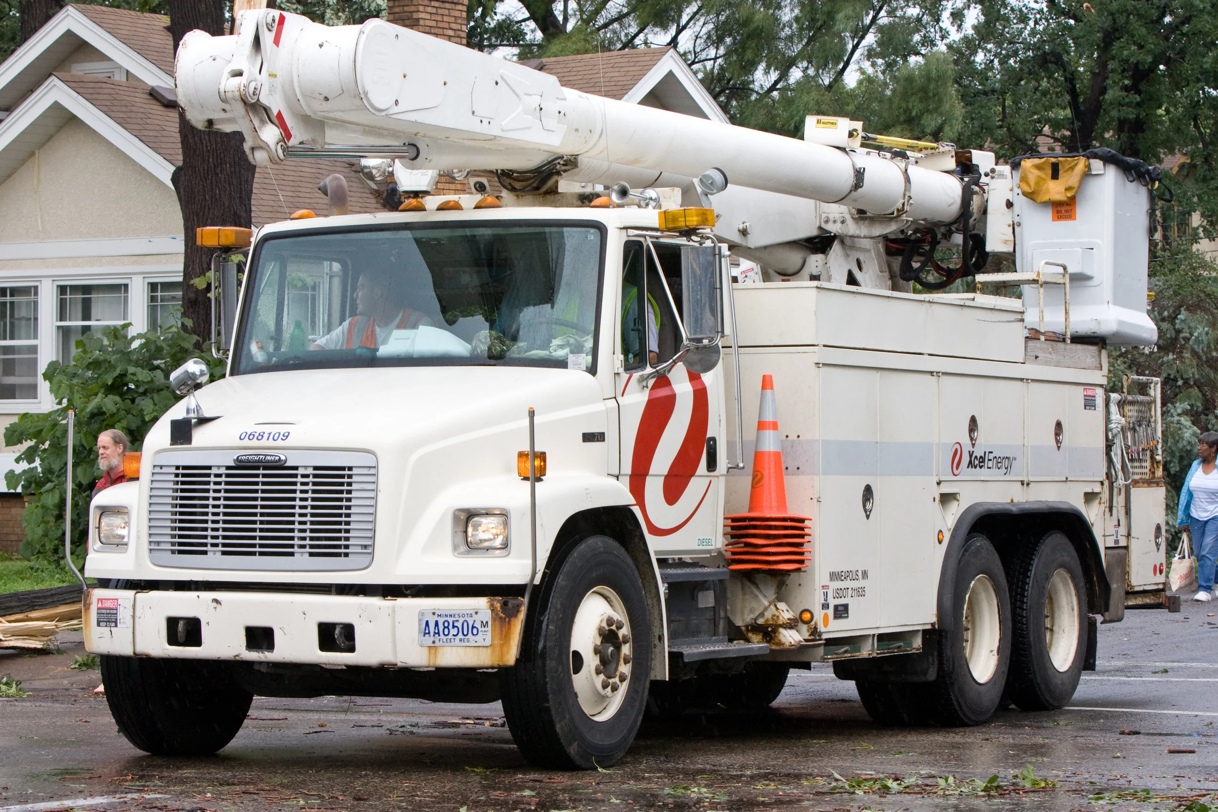 Xcel_Energy_Truck_Minneapolis_3837759131.jpg
