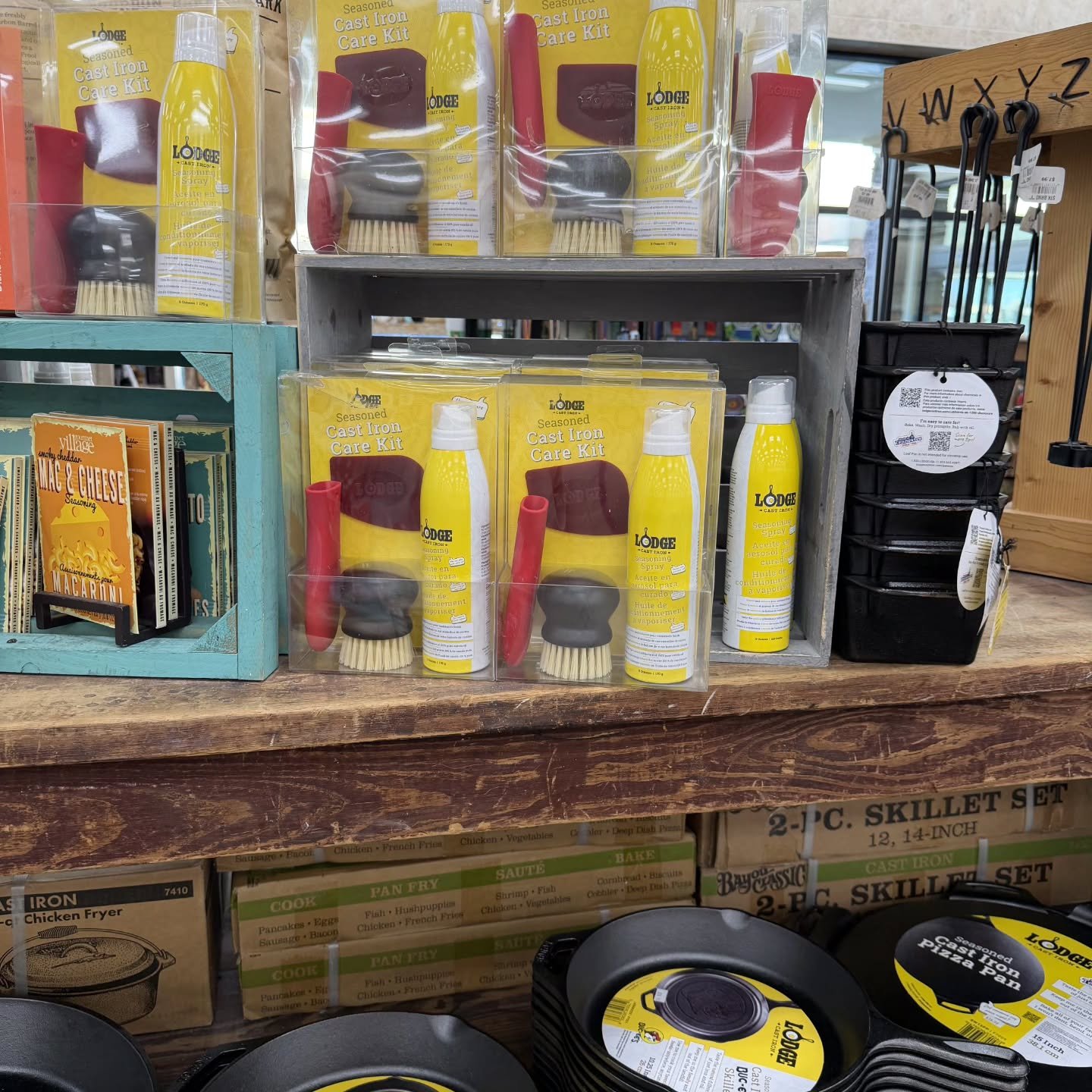 When you have a sales meeting and run into a few friends at Buc-ees on your way home! 🦫
#lodgecastiron #crescor #buceesbeaver