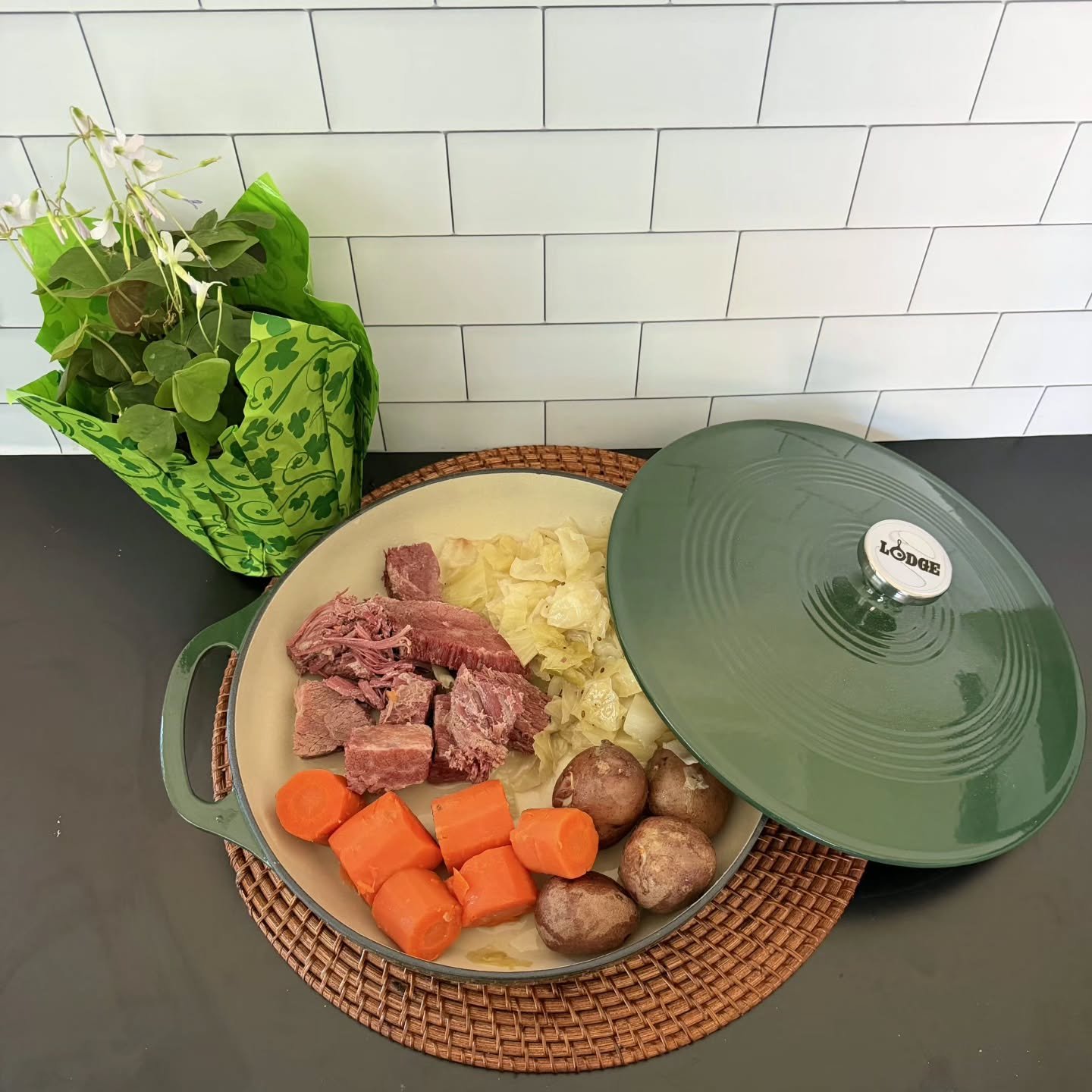 Get your Irish on with @lodgecastiron ☘️
#lodgecastiron #enameledcastiron #braiser