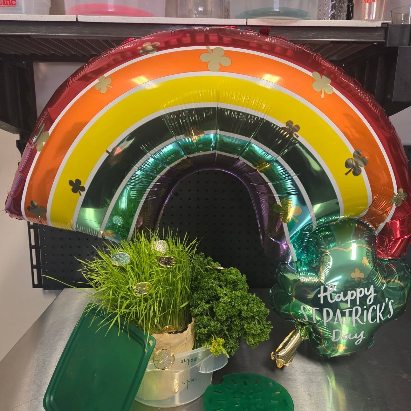 @cambromfg is always at the end of our rainbow 🌈 ☘️💚
#cambromfg #freshprocamrounds #goldattheendoftherainbow