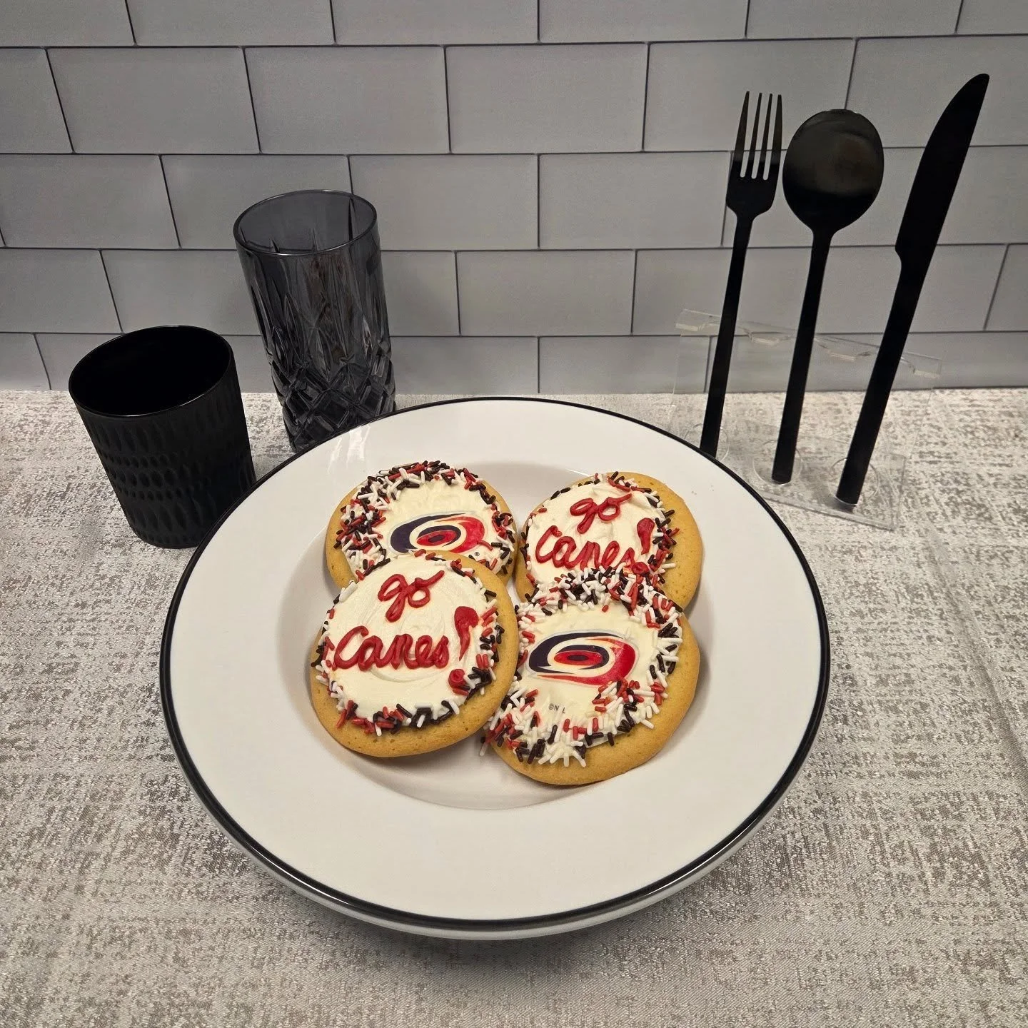You won't be put in the penalty box if you let @libbeypro Ethno matte black, Porcelana Linea, Noblesse Color and Alexa Satin Noir help you cheer on the Canes! 🏒🥅 
#Let's go Canes! 🌪
#libbeypro #carolinahurricanes
