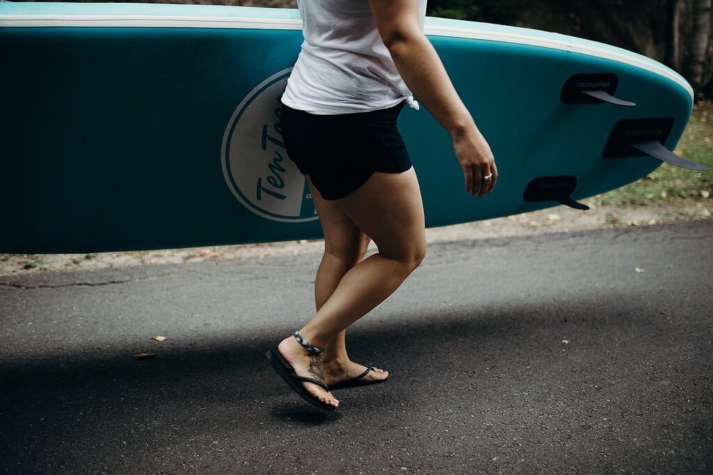 Bientôt ma planche à l&rsquo;eau! 😁 Ces moments paisibles et de tranquillités! Rien de mieux qu&rsquo;une méditation sur la planche en se laissant guider par le courant! On se voit sur l&rsquo;eau? 🐬💦 #sup #supyoga #paddleboarding #paddle #ten