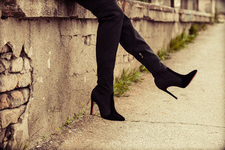 How to Wear Black in Spring - Walking in Memphis in High Heels