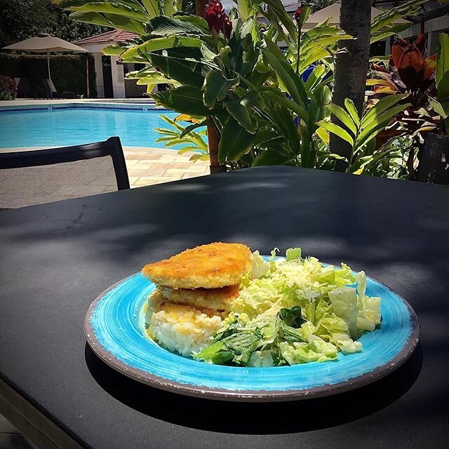 🐟 Here&rsquo;s our fish special at Kamaole Poolside Cafe today:
Panko Crusted Ono with lilikoi butter sauce. Served with steamed rice and Caesar salad. 
#kamaolepoolsidecafe 
#cafeolei 
#freshlocalfamilyowned