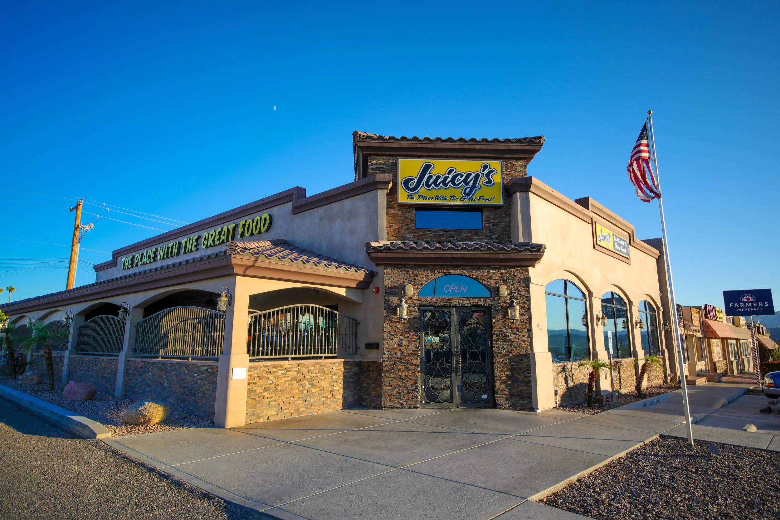 Juicy's_Outside (3 of 3).jpg