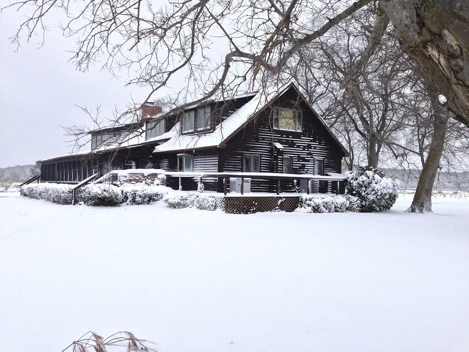 lodge in snow.jpg