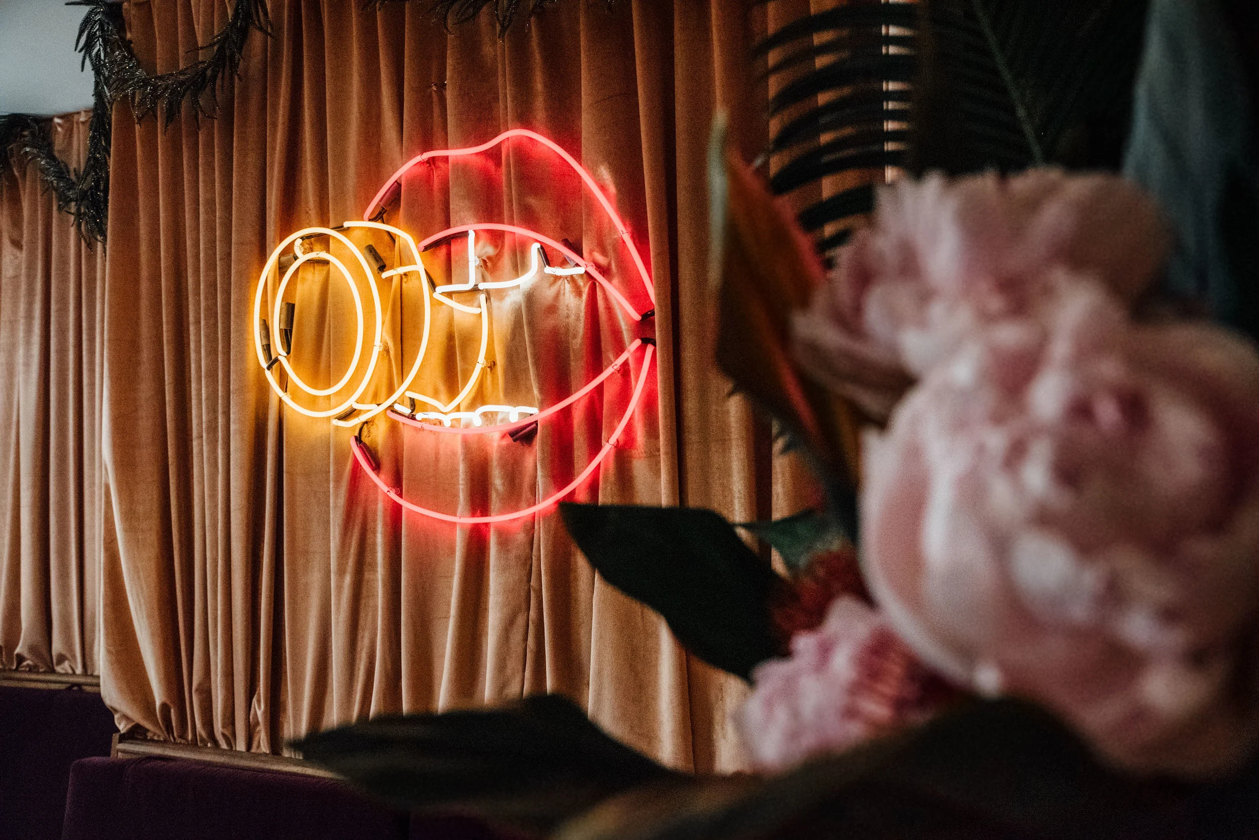 RituInteriors_Restaurant_AirsChampagneParlor_005.jpg