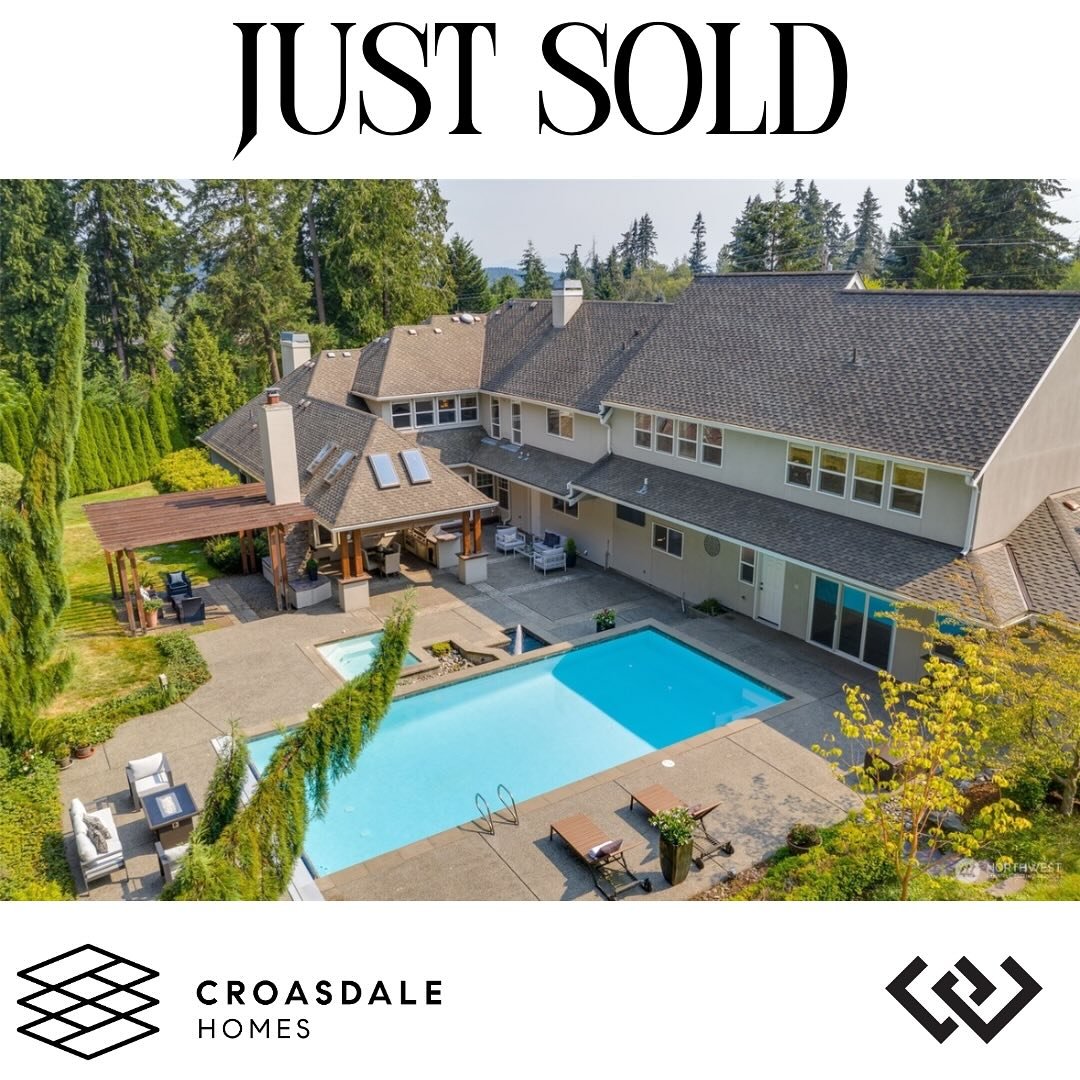 🔑🎉 Congratulations to my amazing clients on their stunning new home!  Not only is it the perfect size to fit their whole family, but it also comes with a fantastic pool. 🏊&zwj;♀️☀️

Cheers to you and the many memories to be made! 
🥂✨