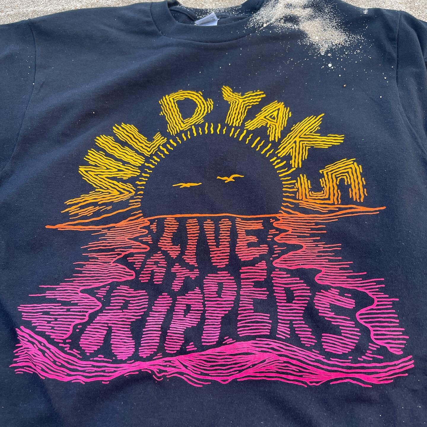 TONIGHT!! Show starts at 5pm! Bar is OPEN!✌🏼
@wild_yaks @champagnesuperchillin @skycreaturenyc 
Limited edition tees will be available. Get there early to snag yours.
.
.
.
.
.
.
.
.
.

#rippers #eatrippers #rippersrockawaybeach #rockawaybeach #surf