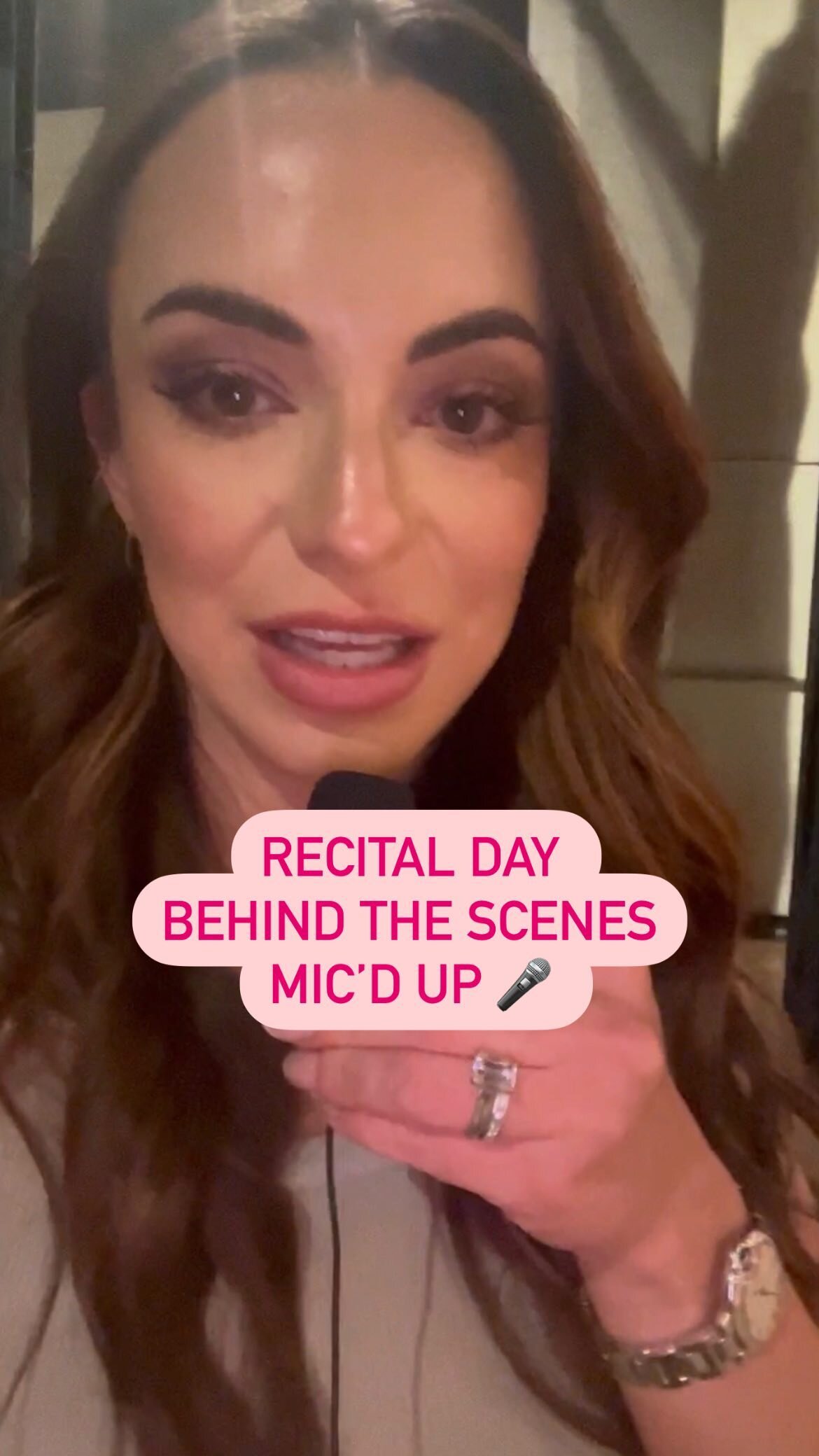 Yesterday was the BEST! We almost need a part 2 of this, because we’ve got more funny videos than we can countπ€©π
#behindthescenes #micdupmondays #micdup #justjokes #dancerecital #recital2023 #10yearanniversary #moversandgrooversdance #moveby