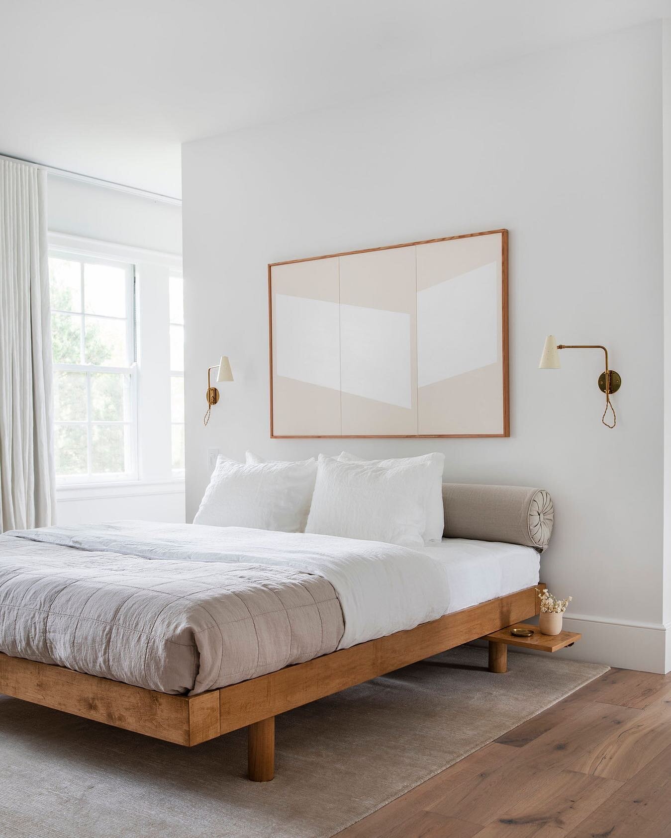 To get the look of this @thea_home designed bedroom, @doriannepassman recommends going with the @parachutehome linen sheets in white and their box pattern quilt in bone.

Photographed by @tessaneustadt 
⠀⠀⠀⠀⠀⠀⠀⠀⠀
#addtocarte #theahome #interiordesign