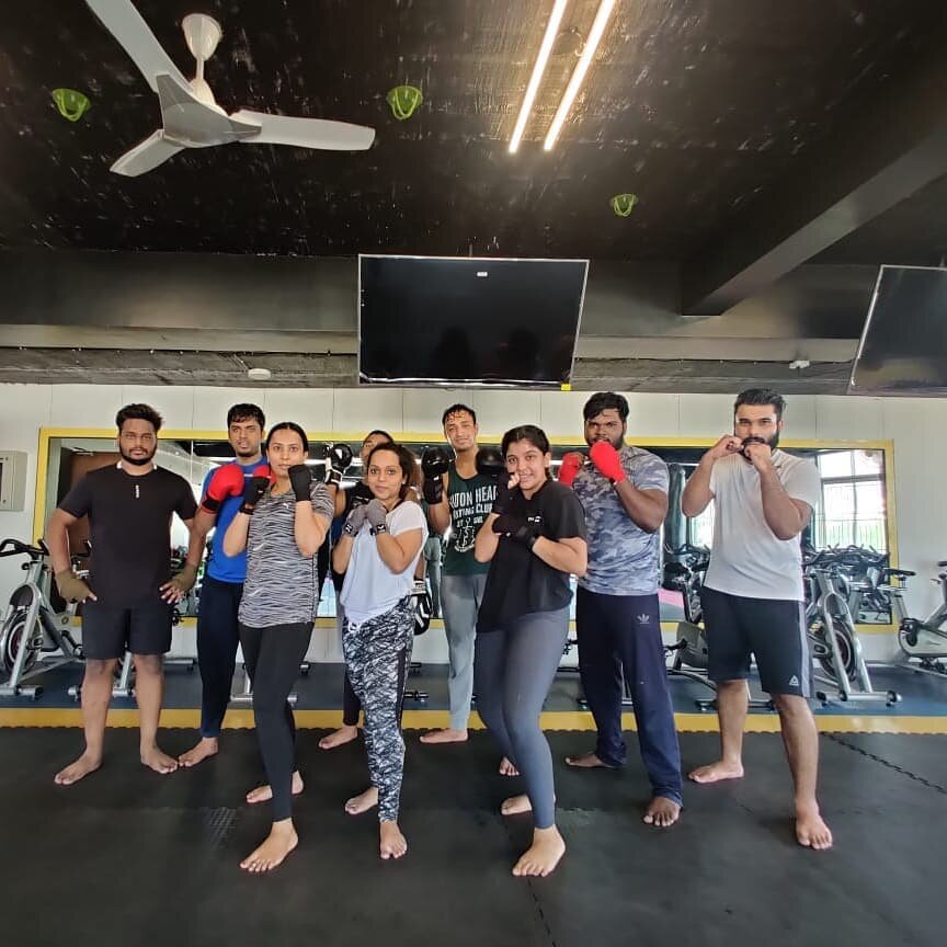 🥊 Looking forward to some of these diligent boxers graduating into level 2 soon! 🎉

 #sweatysmiles #boxingcurriculum #boxinglife #box #boxingindia #boxing #boxingtraining #boxingbangalore #mma #martialarts #boxingclass #enguard #everybody #boxingki