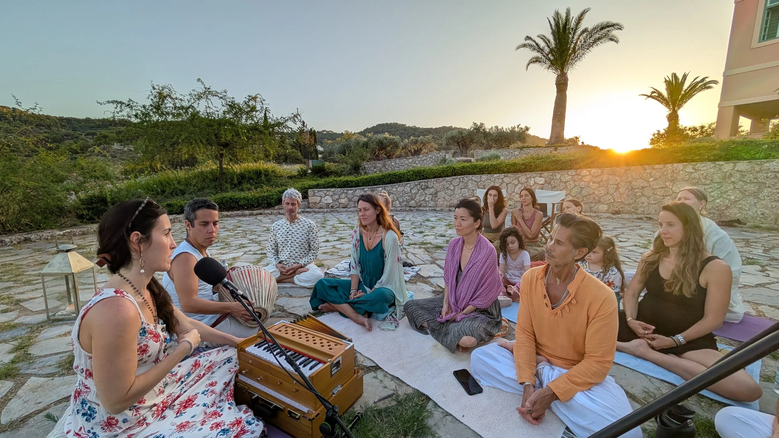 alloni kirtan dhanya.jpg