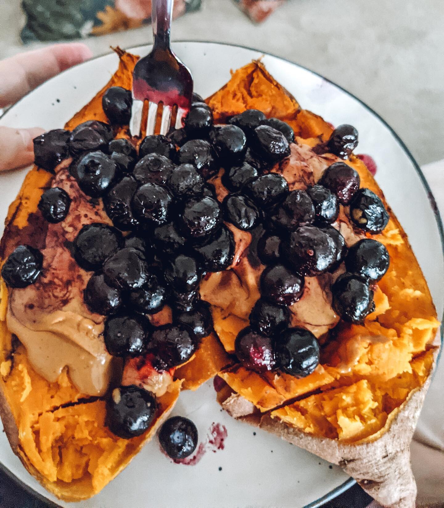 PB&amp;J Sweet Potato Mash 😛😍

✔️great for your weight
✔️great for your health
✔️great for your hormones
✔️great for your satiety levels
✔️great for your tastebuds 😇

Have you tried it yet? (The full recipe is just a few posts back, so check it ou