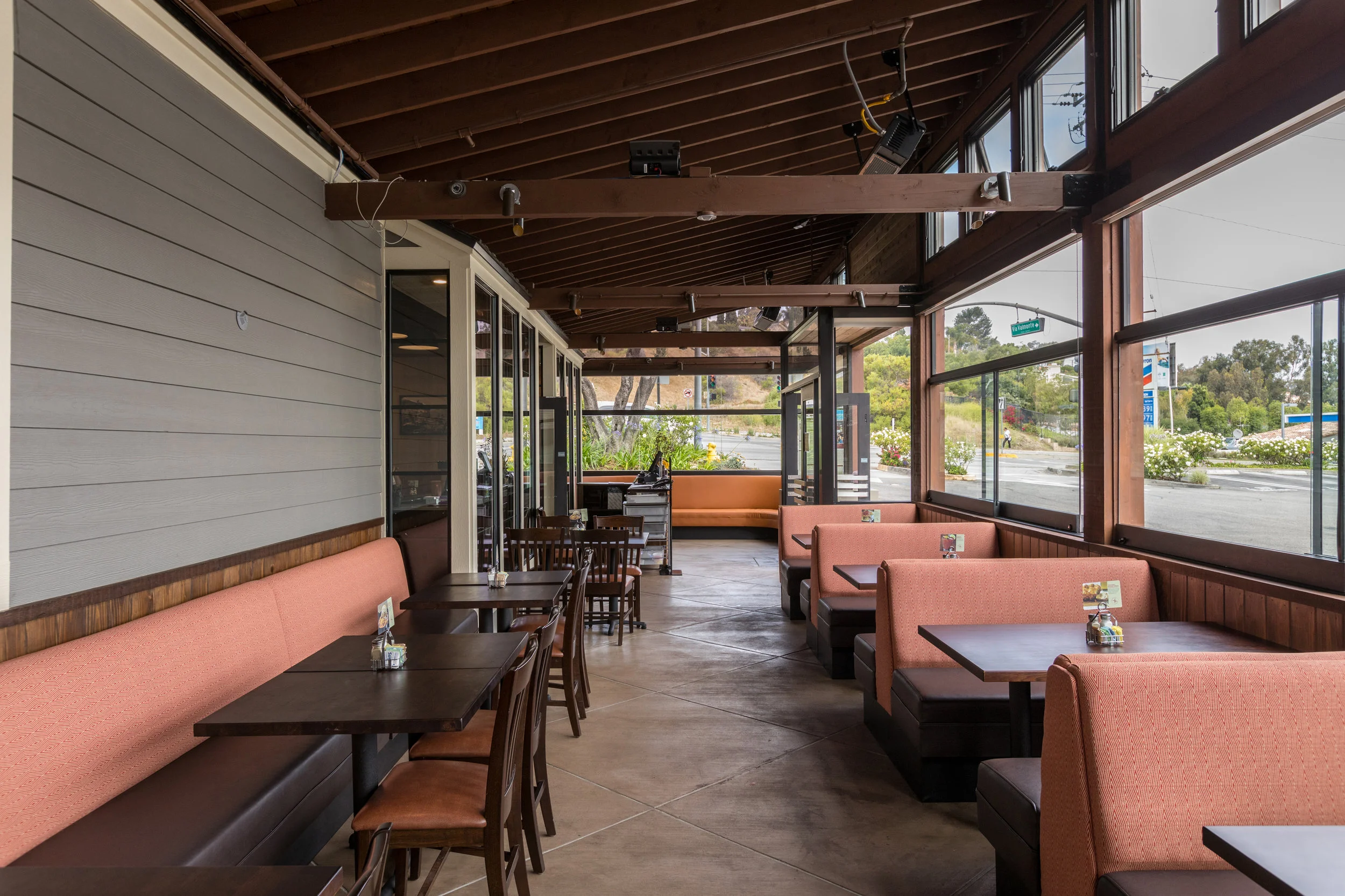 patio-truxtons-torrance.jpg