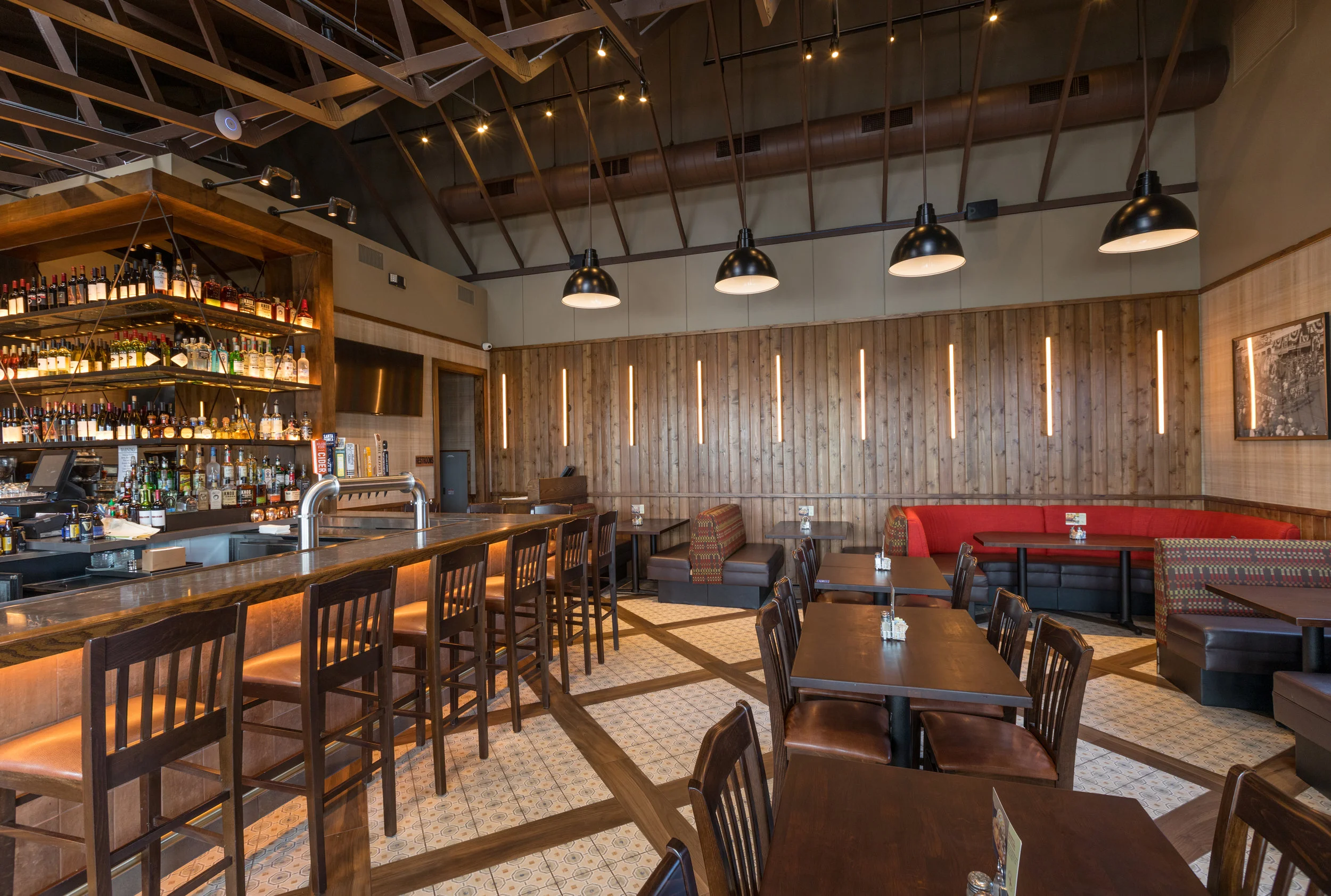 Truxton's-Torrance-interior.jpg