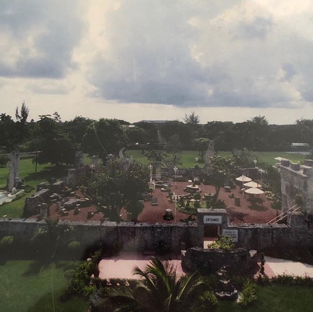How did Edward Leedskainin build Coral Castle? A 5 foot tall 100 pound man spent 28 years building a park out of coral rock with no modern machinery. #coralcastle #unexplained #theory #legends #history #homesteadflorida #gravity https://newsfromthefr