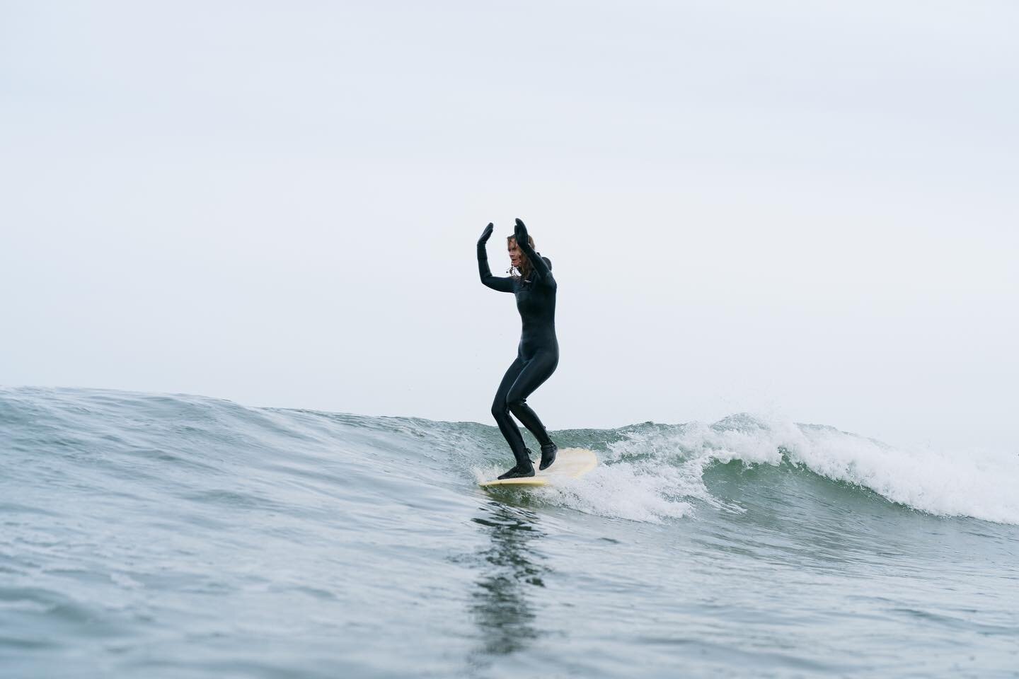 Little slide back on home soil 🏠 

📷- @tombingphoto 
@finisterre 
9&rsquo;6 @visionarysurfboards 

#surf #whereittakesyou #uksurf