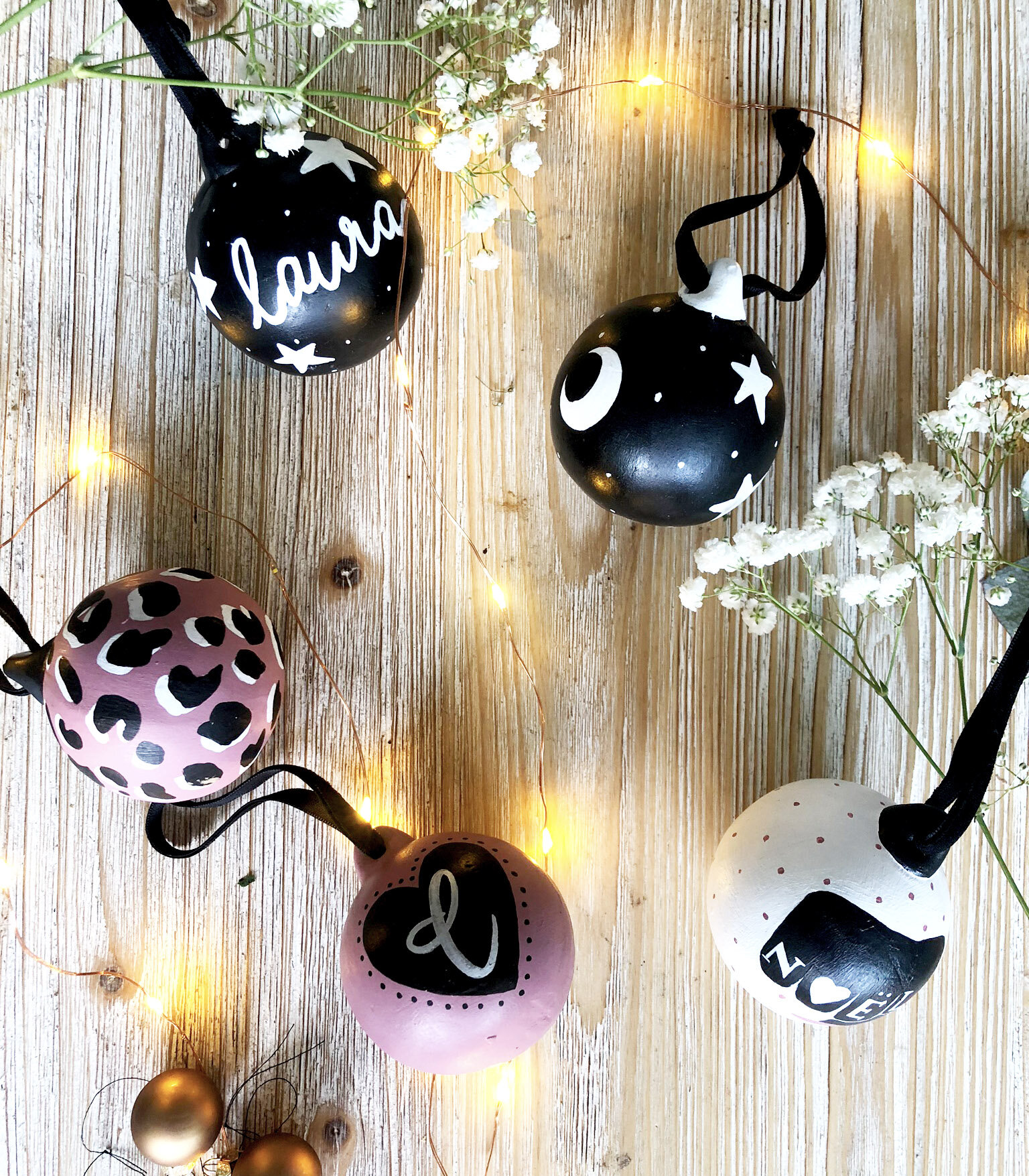 Christmas_Bauble_01.jpg