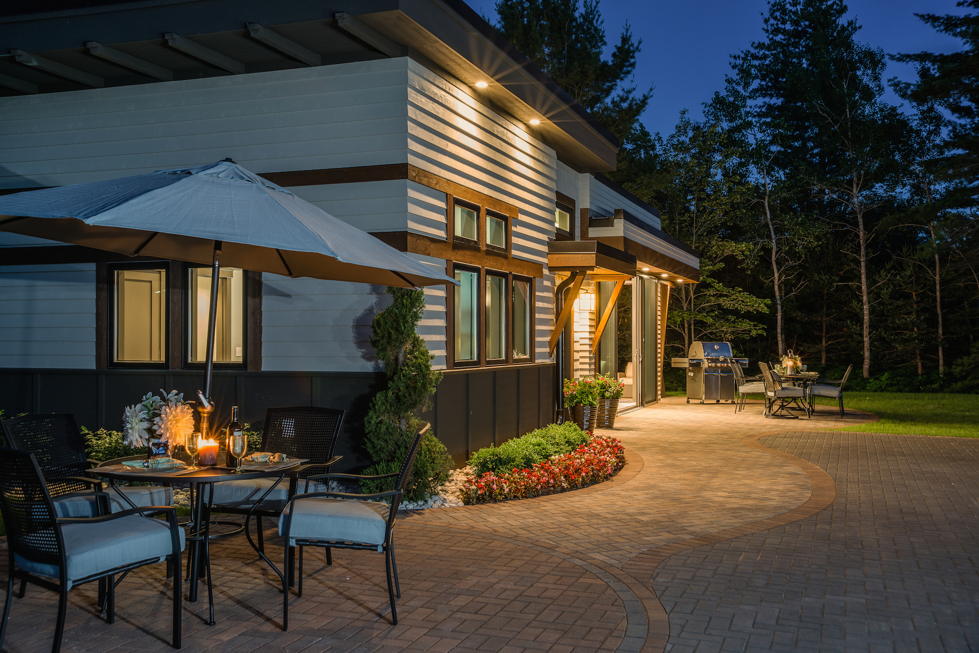 Landscaping companies in Macomb MI with flagstone patio