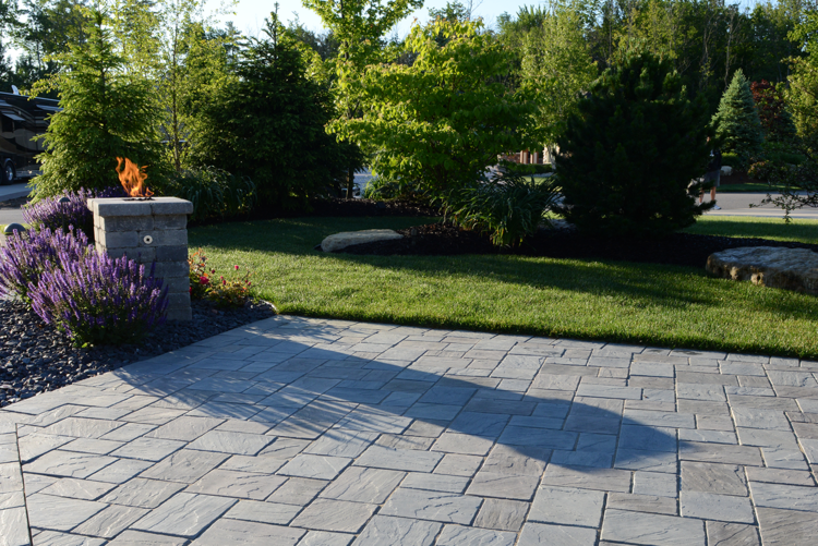 Landscape design in Oakland Township, Mi with concrete pavers