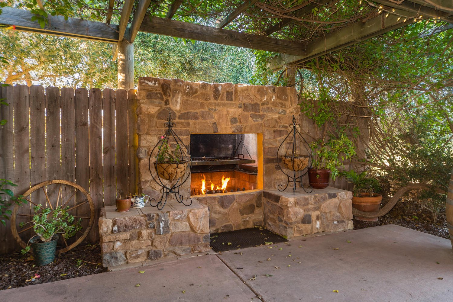 Cotton Wood Canyon-large-021-21-Pergola Covered Patio-1499x1000-72dpi.jpg