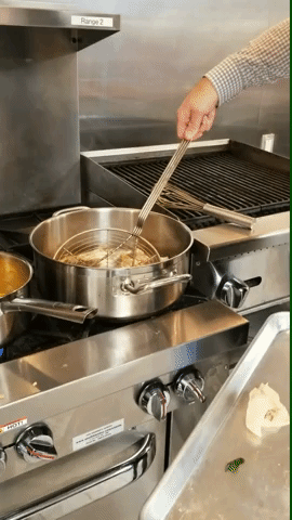 Zodie and Pete from Team CompEAT frying wontons during the round