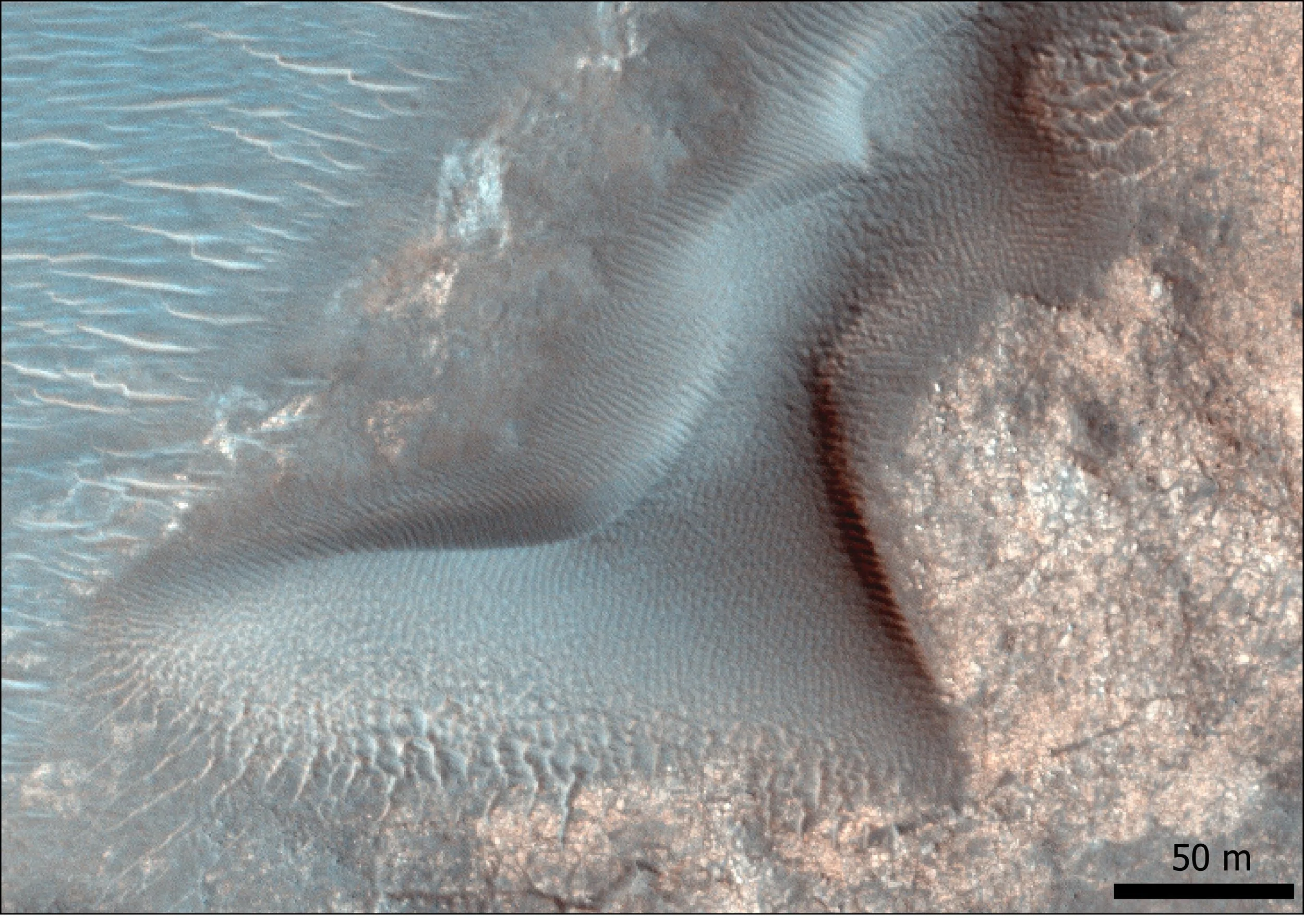 Ondas de areia gigantes em movimento no planeta Marte observadas pela primeira vez