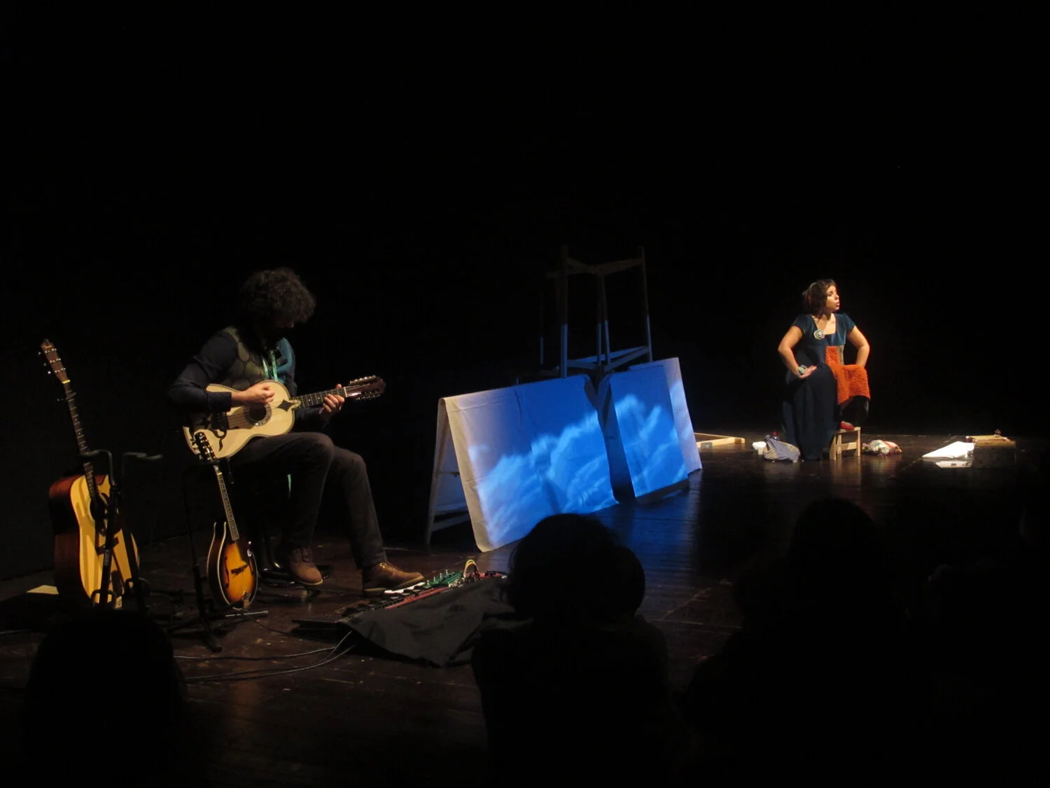 Sugestões d`A Escola da Noite para novembro: Taleguinho, Marionet e “A mulher como campo de batalha”