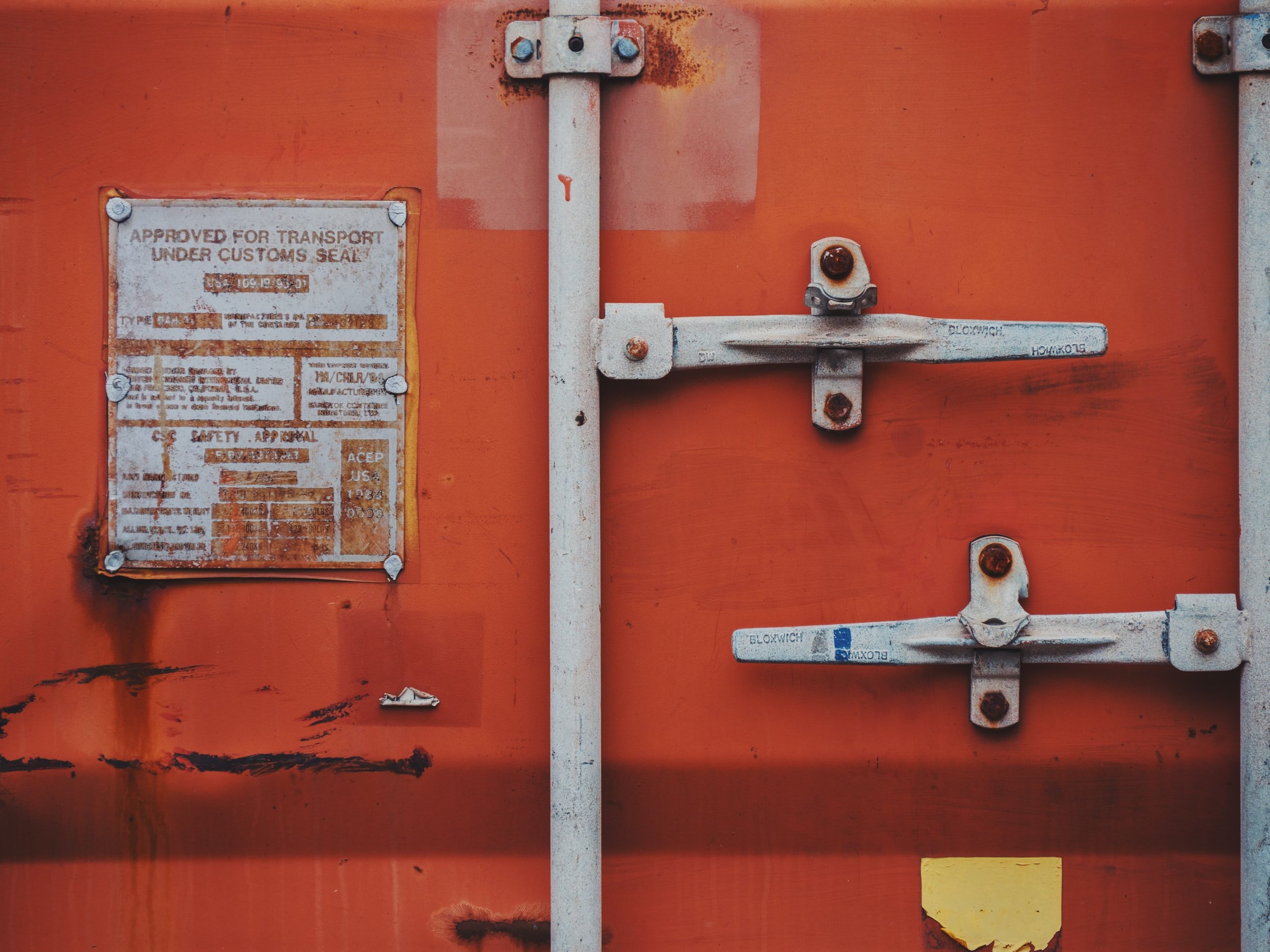 Vamos ajudar a reerguer a cidade da Praia, em Cabo Verde!