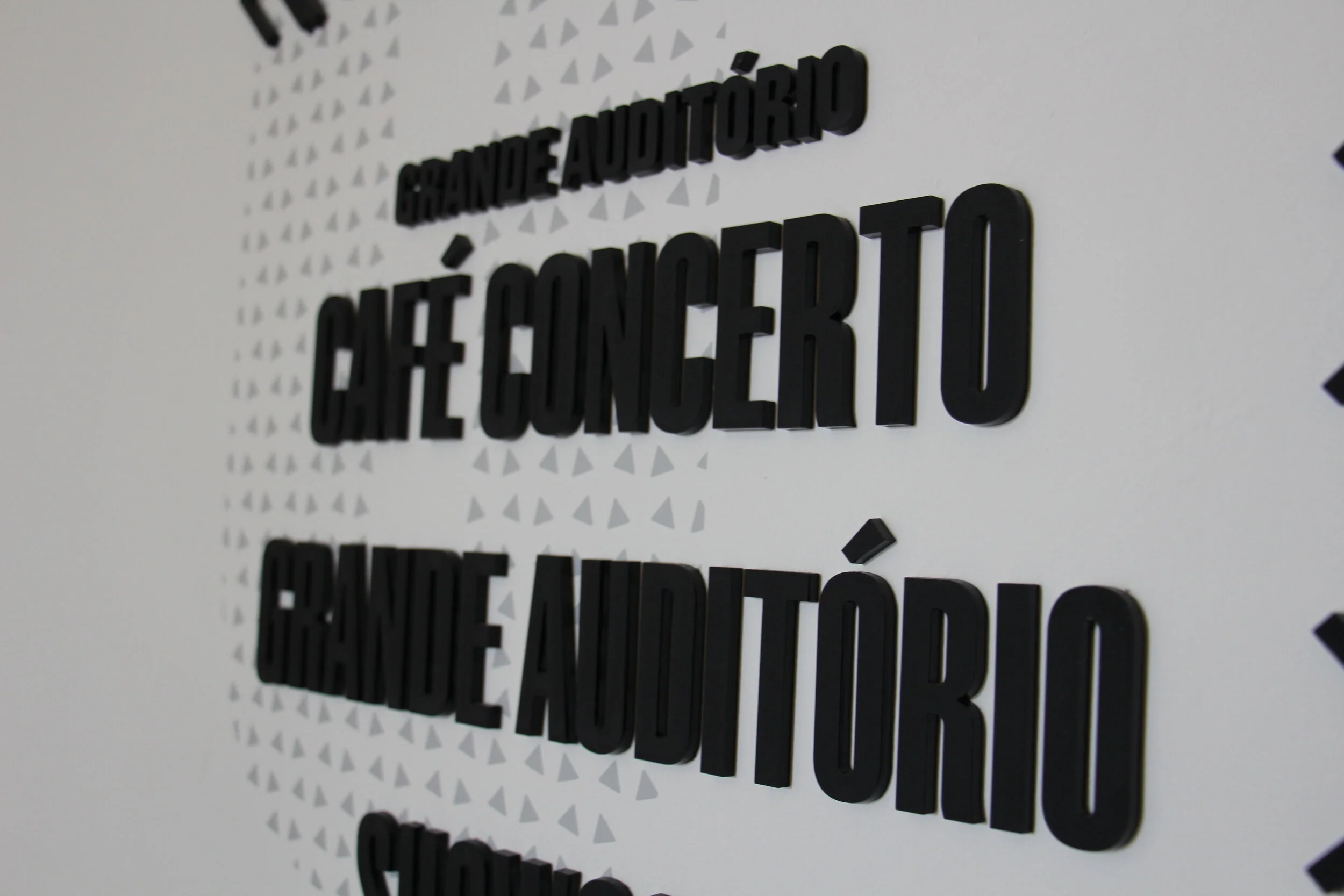 Novo espetáculo de Luís de Matos chega ao grande palco do Convento São Francisco