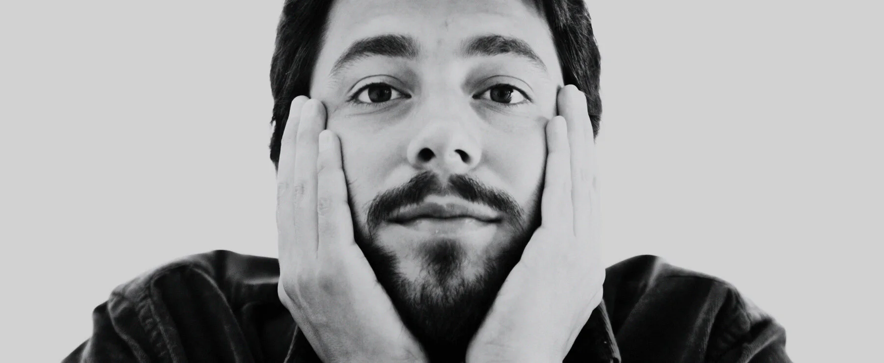 Montepio Às Vezes o Amor arranca hoje e termina com chave de ouro: Salvador Sobral canta Brel a 31 de julho no Convento São Francisco