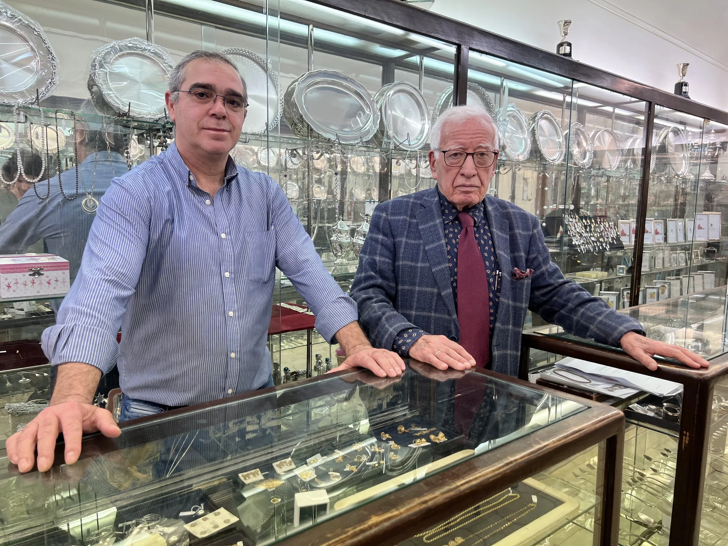 "Histórias das Gentes da Baixa de Coimbra" por Nuvideia. Capítulo 1: Sr. Costa, Ourivesaria Costa