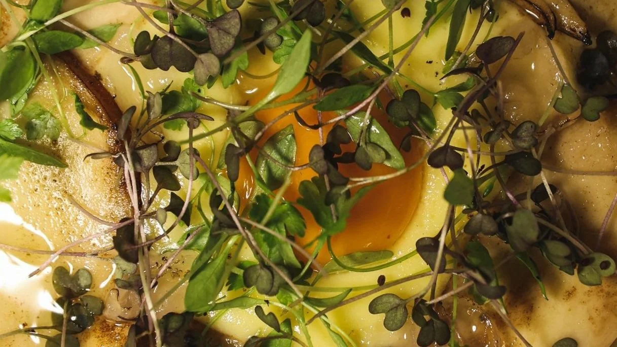 Celebre a beleza e a diversidade da cozinha mediterrânea no Safra (o nº 44 da Rua da Moeda)!