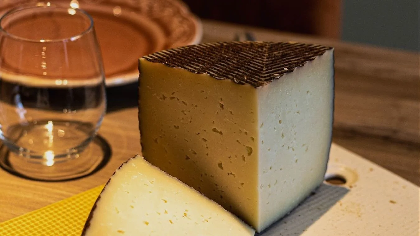 Faça a sua própria tábua de queijos no nº 92 da Rua Direita na baixa de Coimbra!