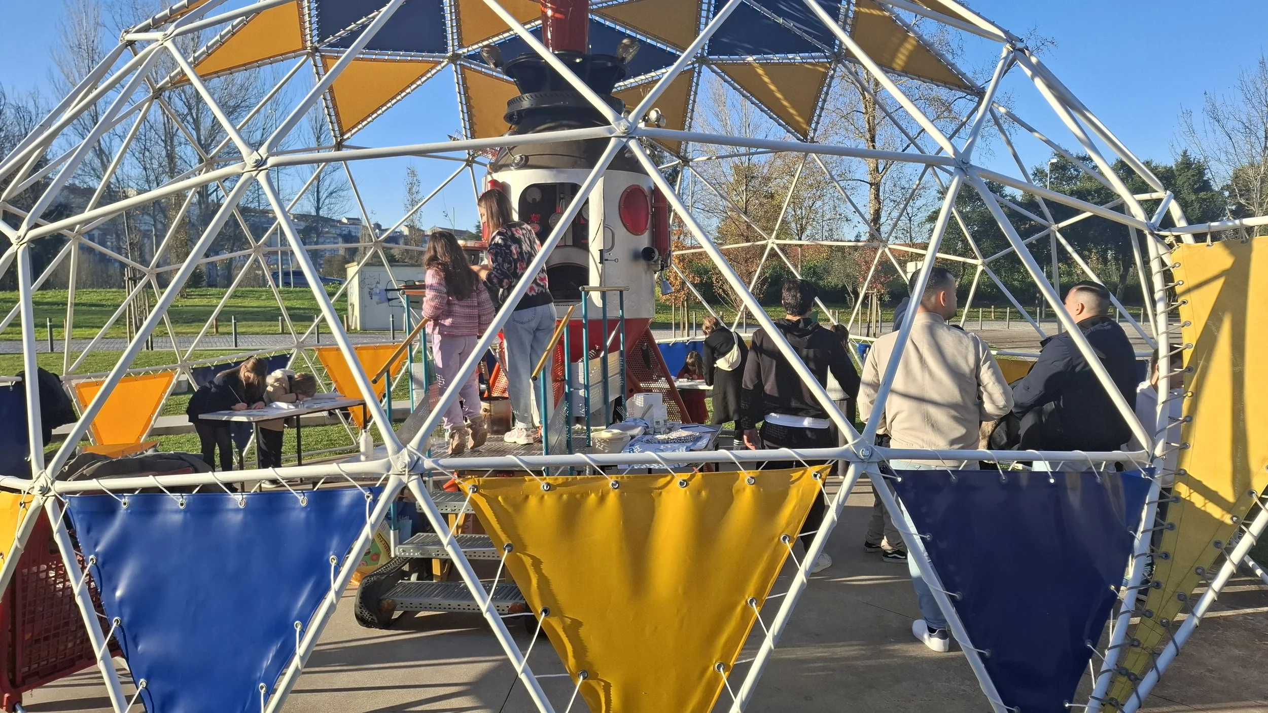 Este domingo há Mercadinhos da Margem Esquerda em Coimbra!