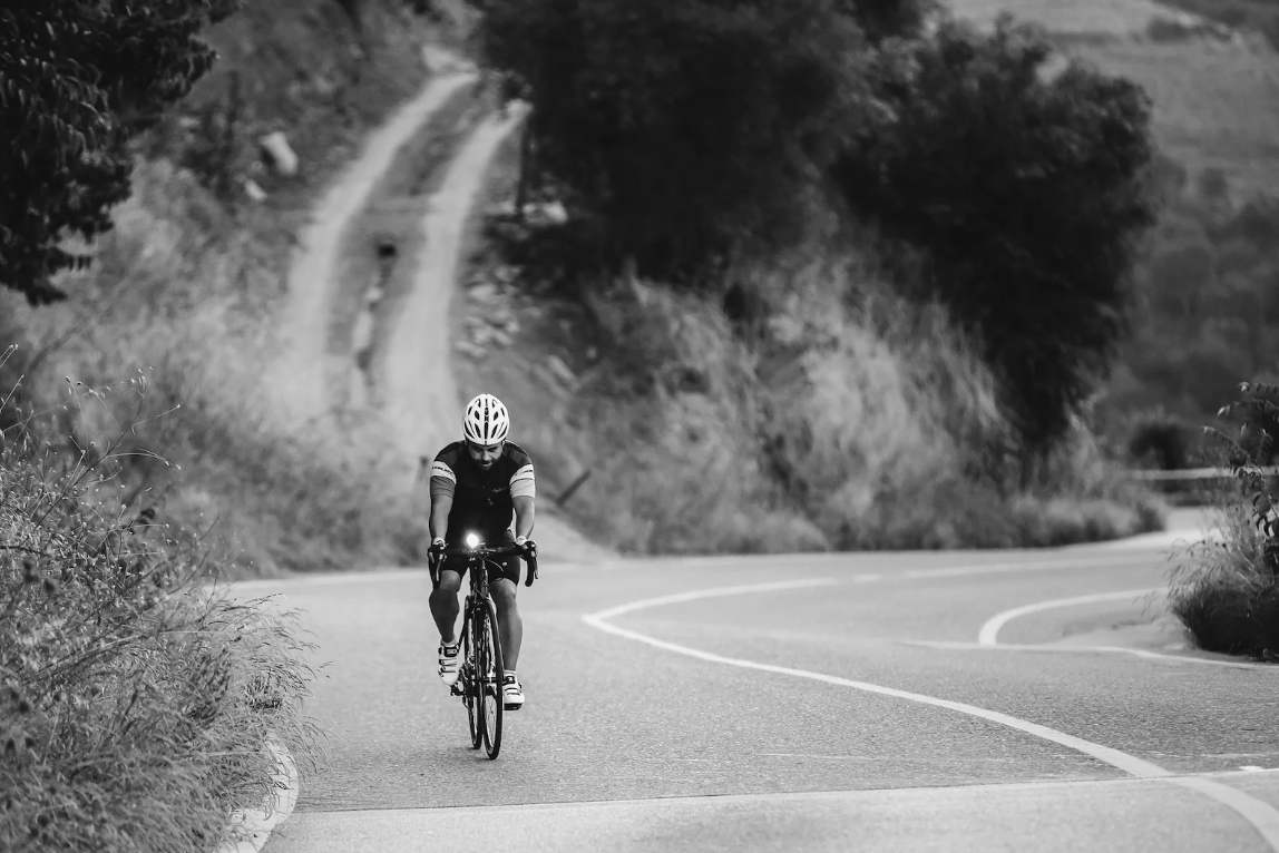 TIAGO CAÇÃO PASSA POR COIMBRA EM VOLTA A PORTUGAL DE 6.000 KM EM BICICLETA PARA APELAR A mudaNÇA NA Mobilidade URBANA