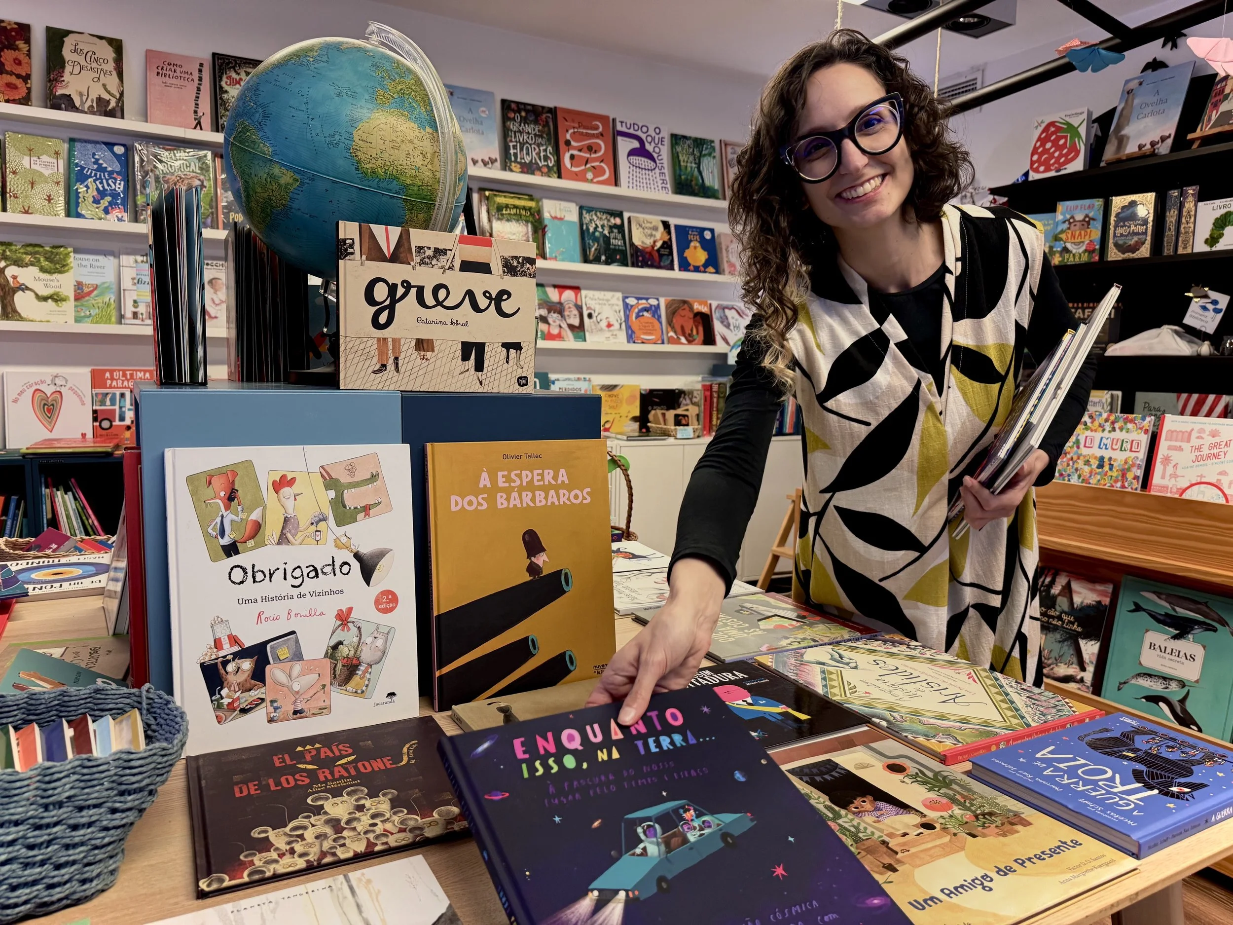 Num mundo de ecrãs, Coimbra responde com histórias: crianças leem, adultos escutam